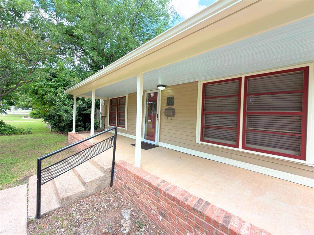 902 W Pearl Street, Granbury, TX 76048