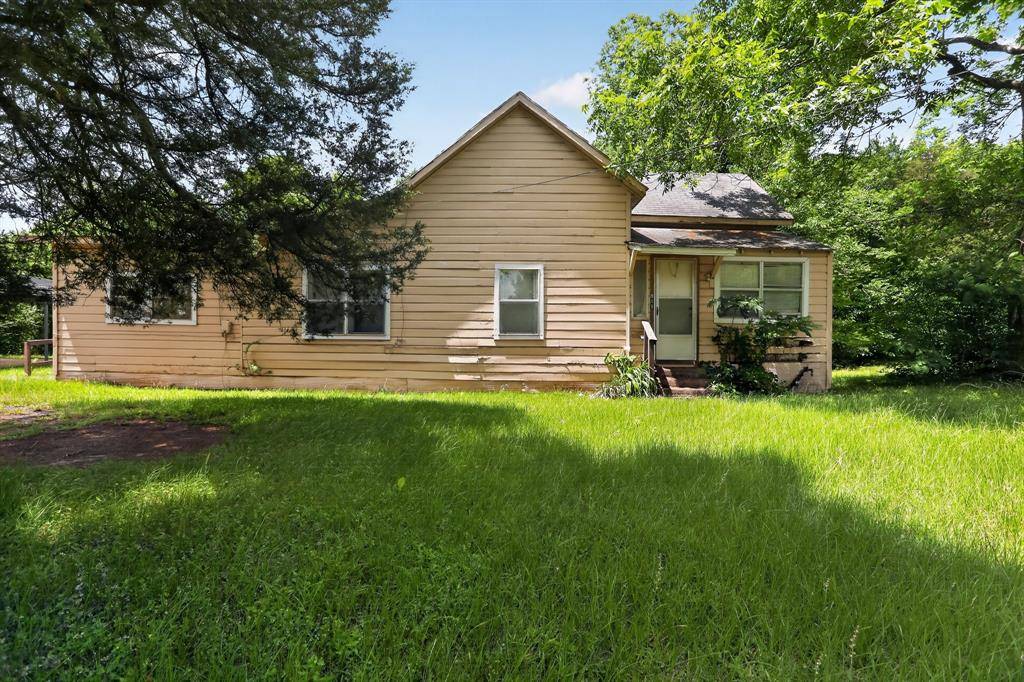 911 W Reagan Street, Palestine, TX 75801