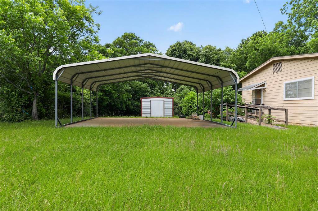 911 W Reagan Street, Palestine, TX 75801