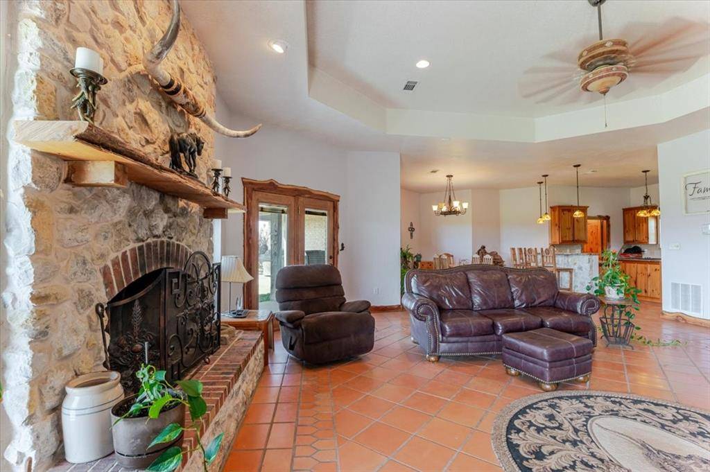 6721 FM 1810, Chico, TX 76431