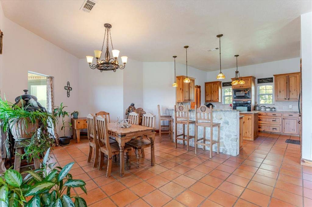 6721 FM 1810, Chico, TX 76431
