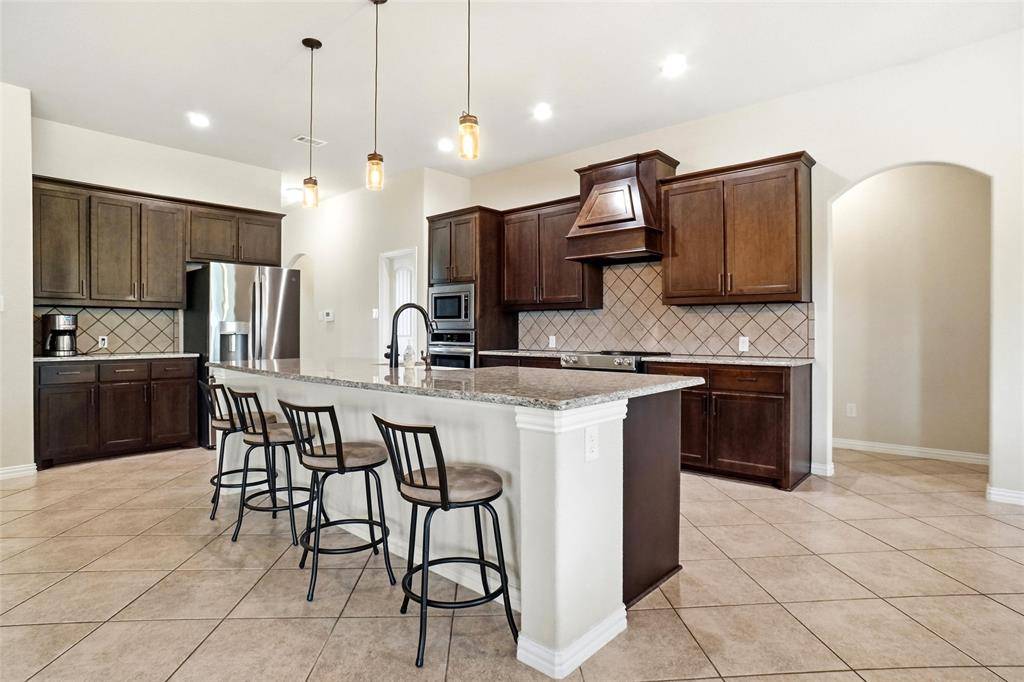 107 High Country Road, Decatur, TX 76234