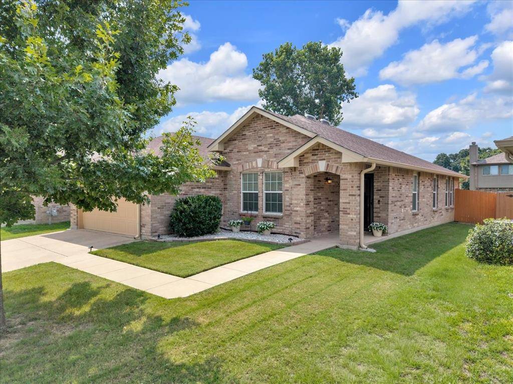 706 Cliffmere Drive, Arlington, TX 76002