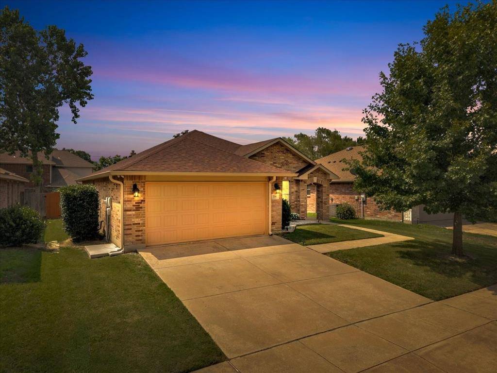706 Cliffmere Drive, Arlington, TX 76002
