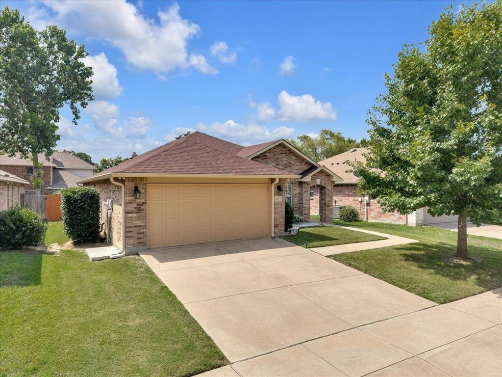 706 Cliffmere Drive, Arlington, TX 76002
