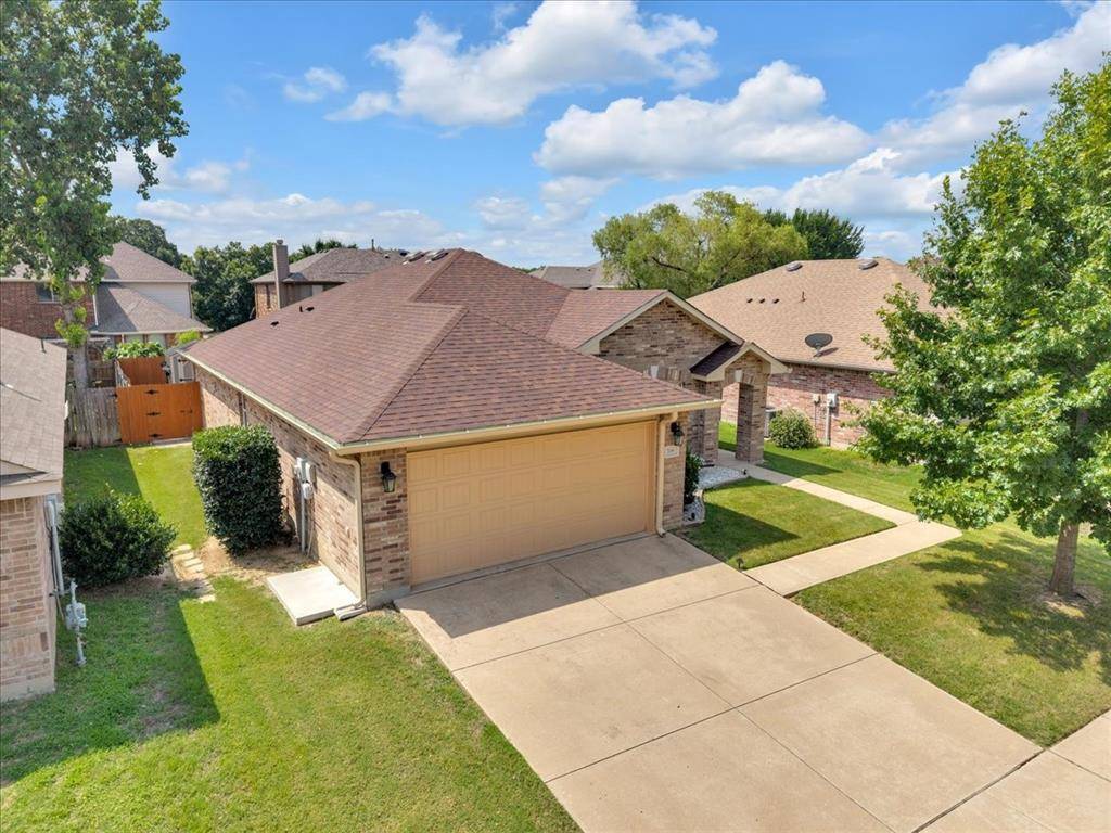 706 Cliffmere Drive, Arlington, TX 76002