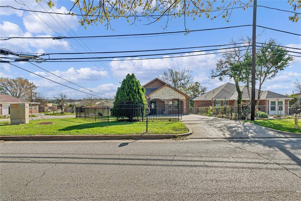 3022 Loving Avenue, Fort Worth, TX 76106