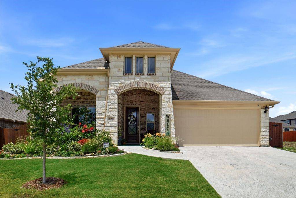 920 Cedar River Drive, Godley, TX 76044
