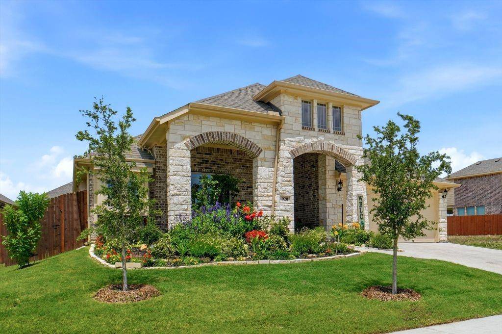 920 Cedar River Drive, Godley, TX 76044