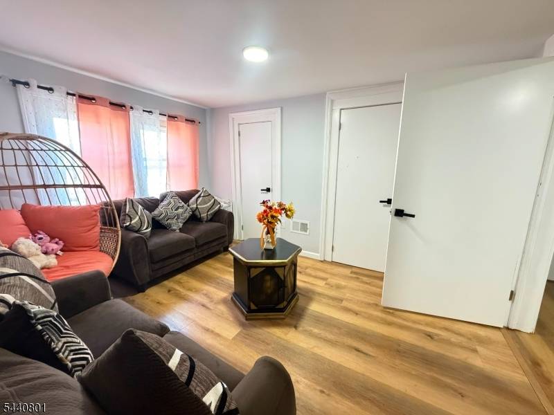 273 Avenel St, Woodbridge Twp., NJ 07001