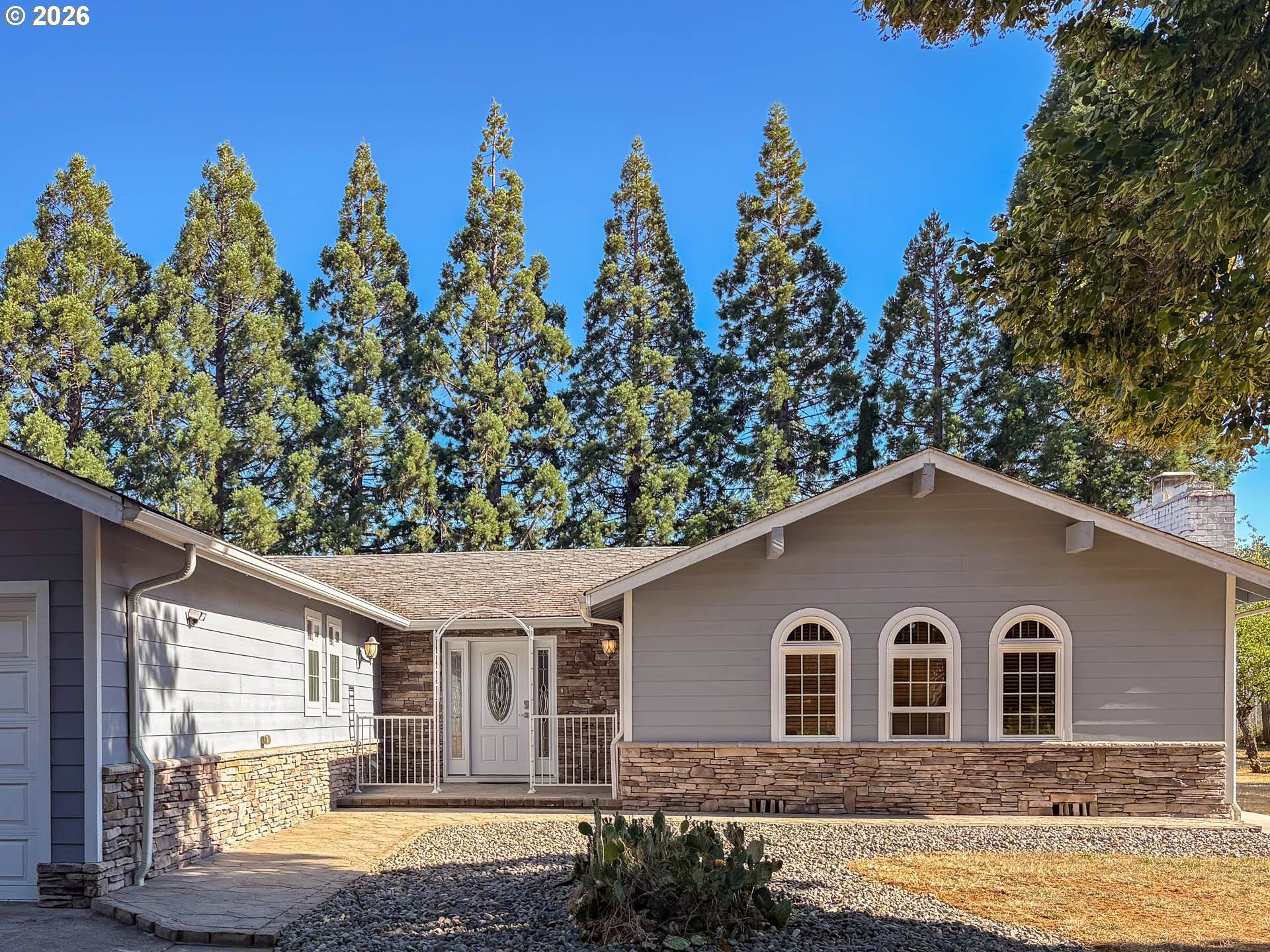 1065 HARLAN ST, Roseburg, OR 97471