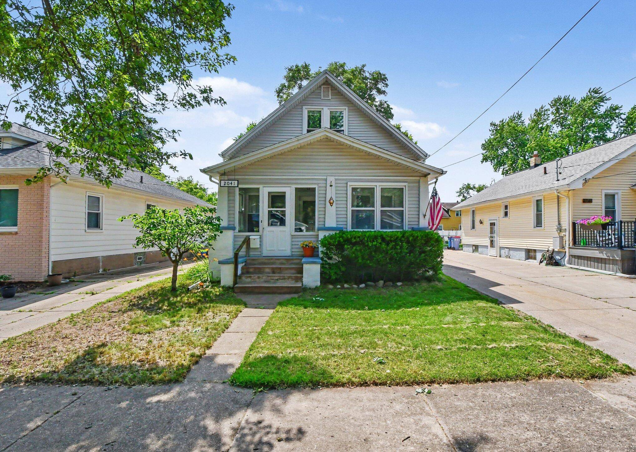 2041 Edgewood AVE NE, City Of Grand Rapids, MI 49505