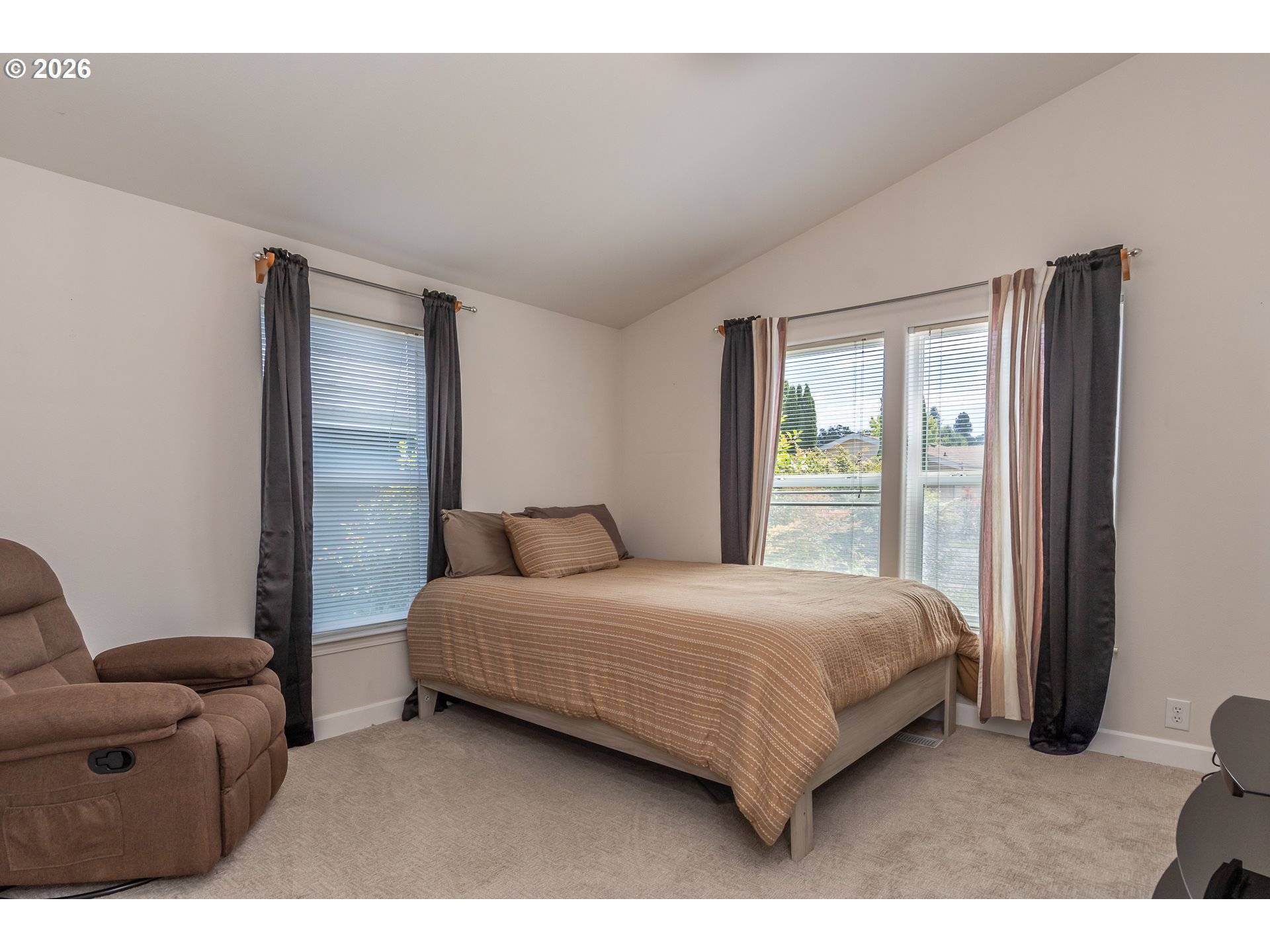 164 JACOB HALE WAY, Roseburg, OR 97471