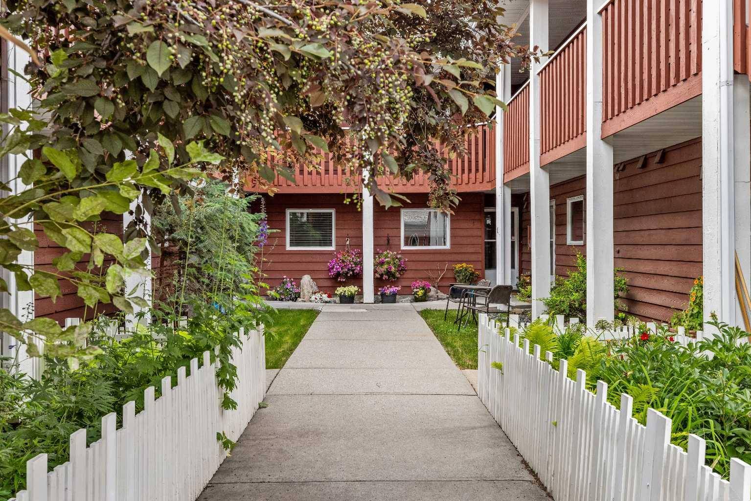 717 7th ST E #3, Canmore, AB T1W 2C3
