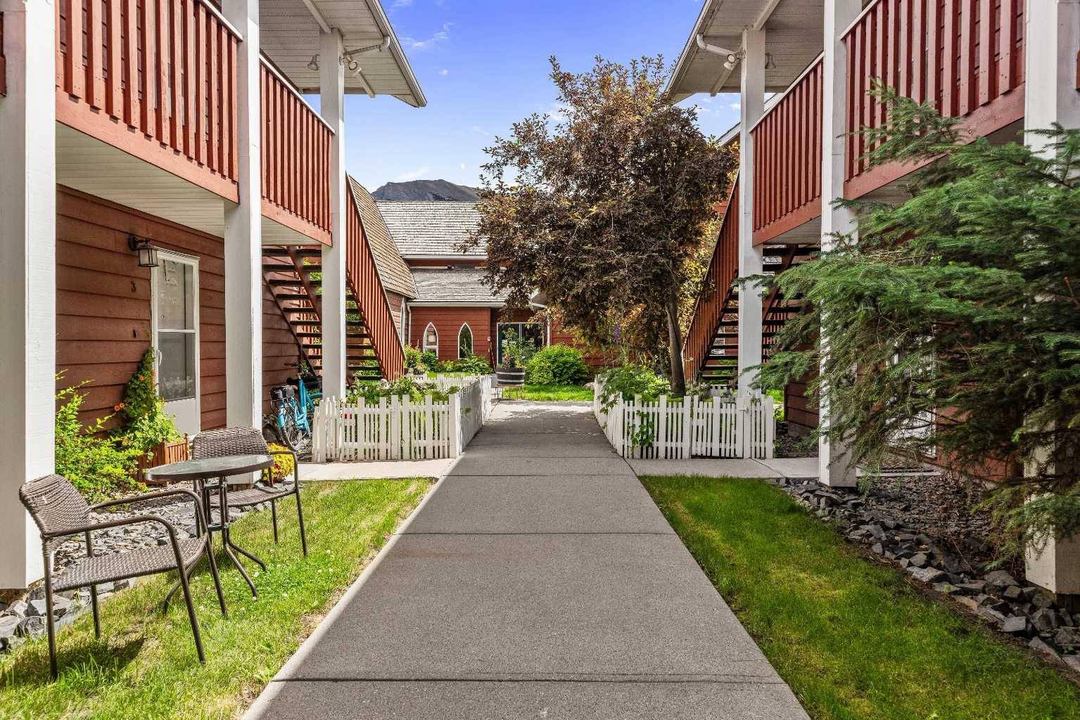 717 7th ST E #3, Canmore, AB T1W 2C3