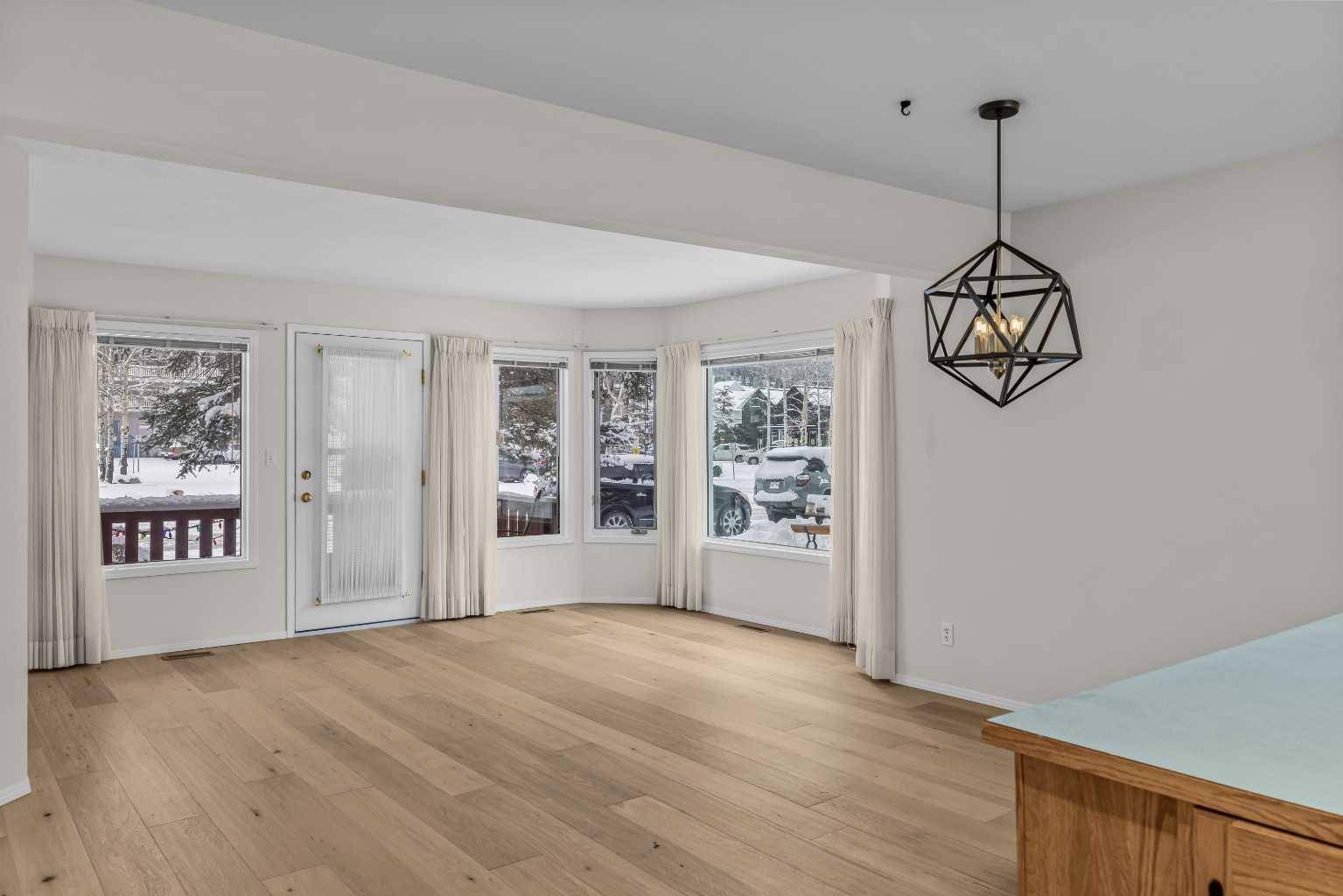 717 7th ST E #3, Canmore, AB T1W 2C3