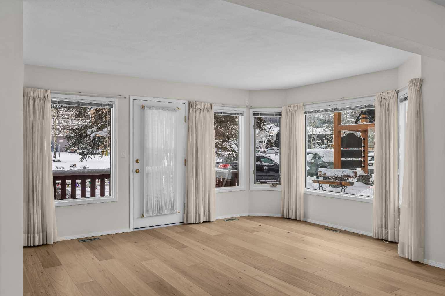 717 7th ST E #3, Canmore, AB T1W 2C3