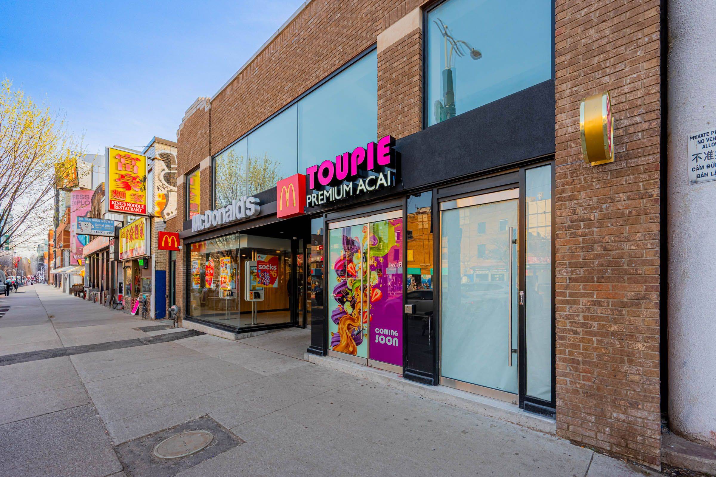 298 Spadina AVE, Toronto C01, ON M5T 2E7