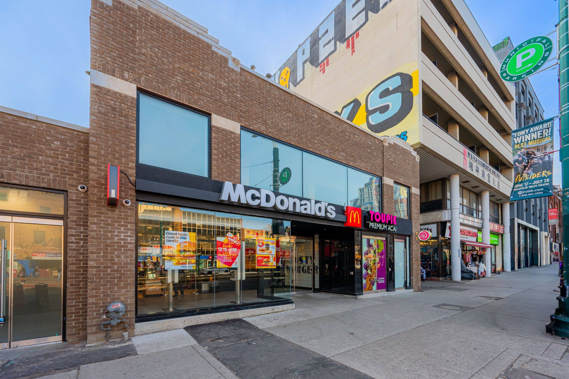 298 Spadina AVE, Toronto C01, ON M5T 2E7