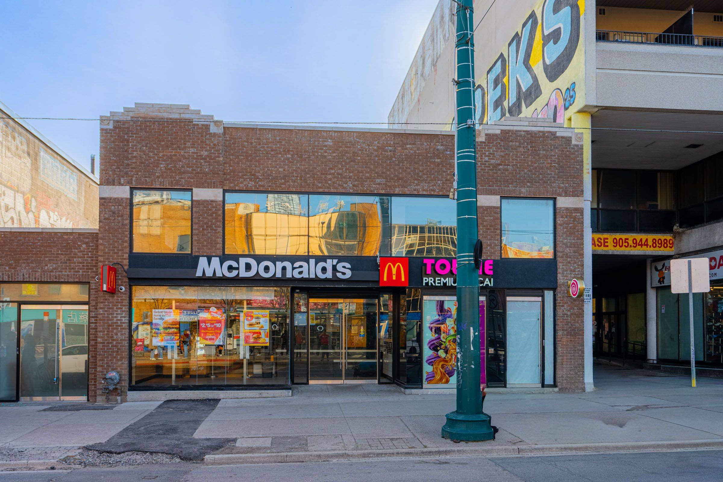 298 Spadina AVE, Toronto C01, ON M5T 2E7