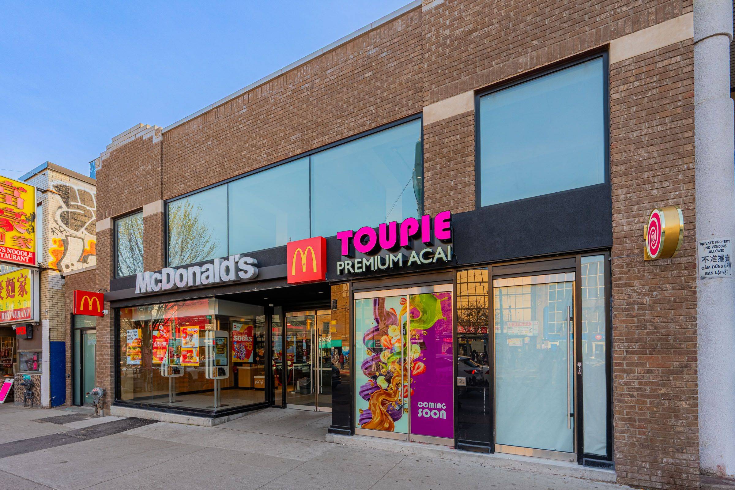 298 Spadina AVE, Toronto C01, ON M5T 2E7