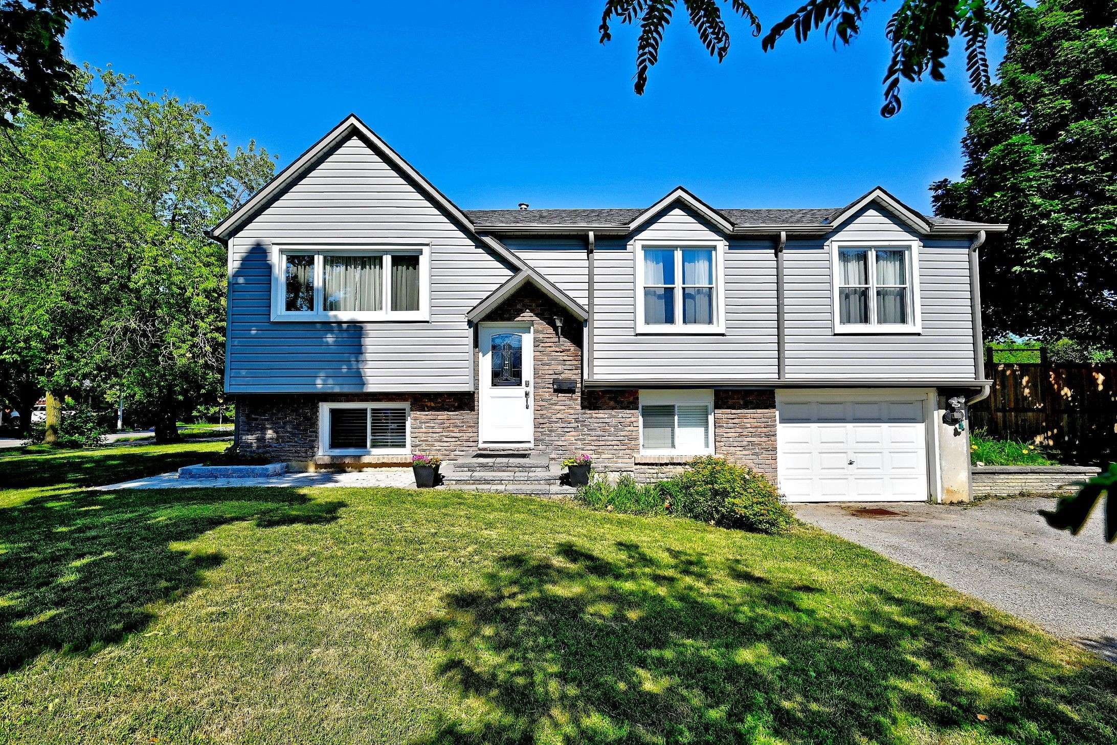 18 Harland CRES, Ajax, ON L1S 1J8