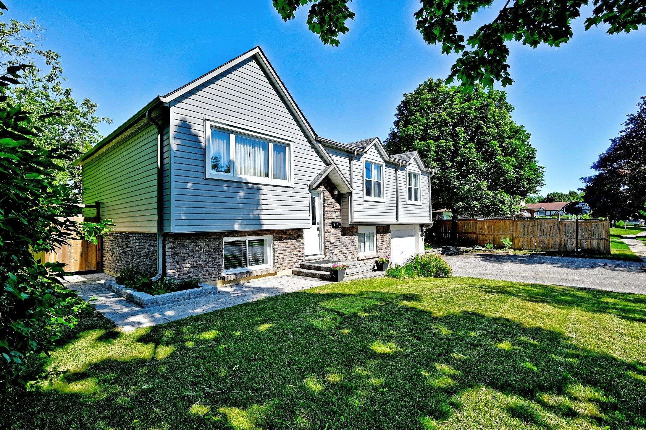 18 Harland CRES, Ajax, ON L1S 1J8