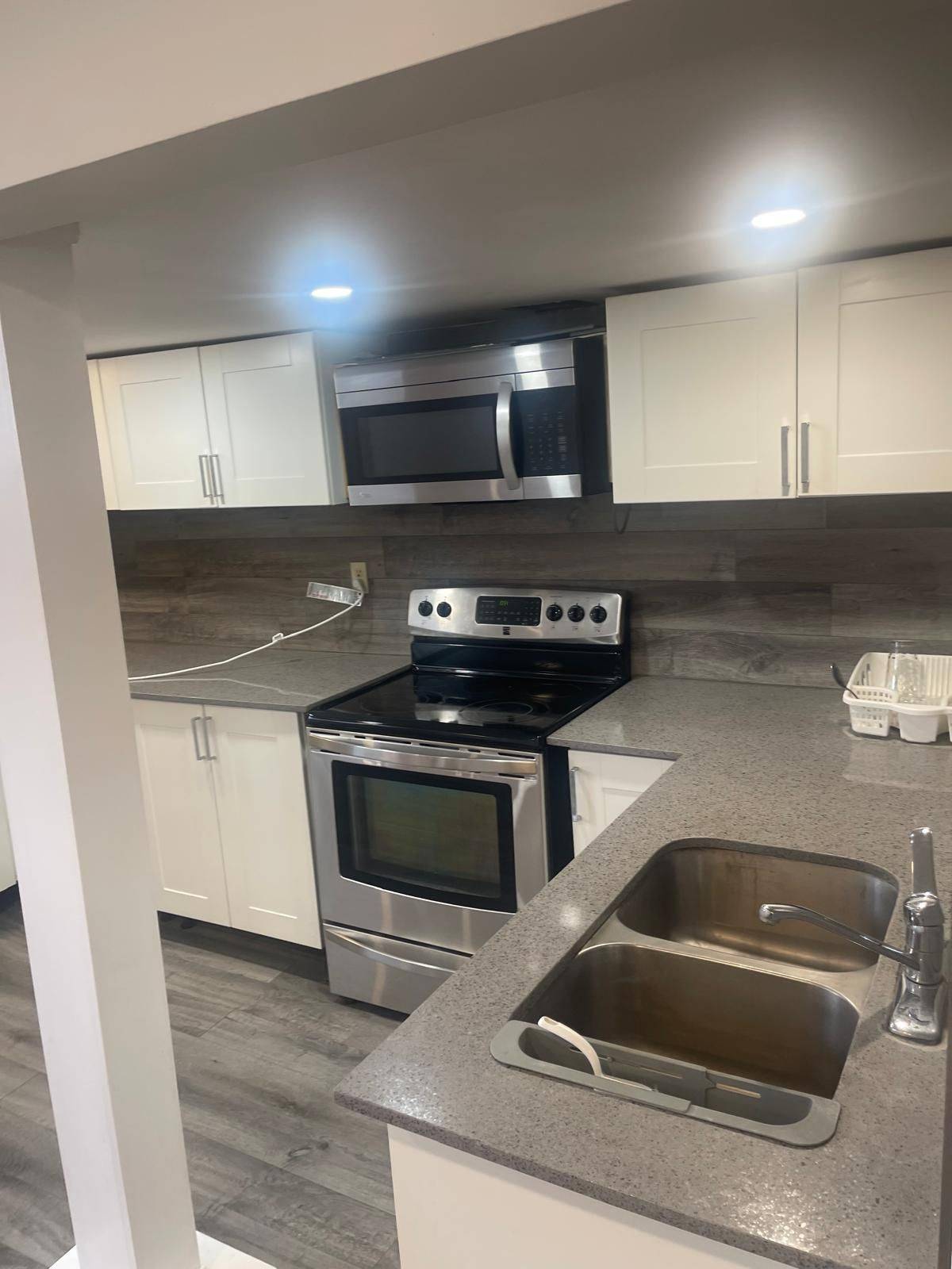 61 AURORA HEIGHTS DR #LOWER, Aurora, ON L4G 2W6