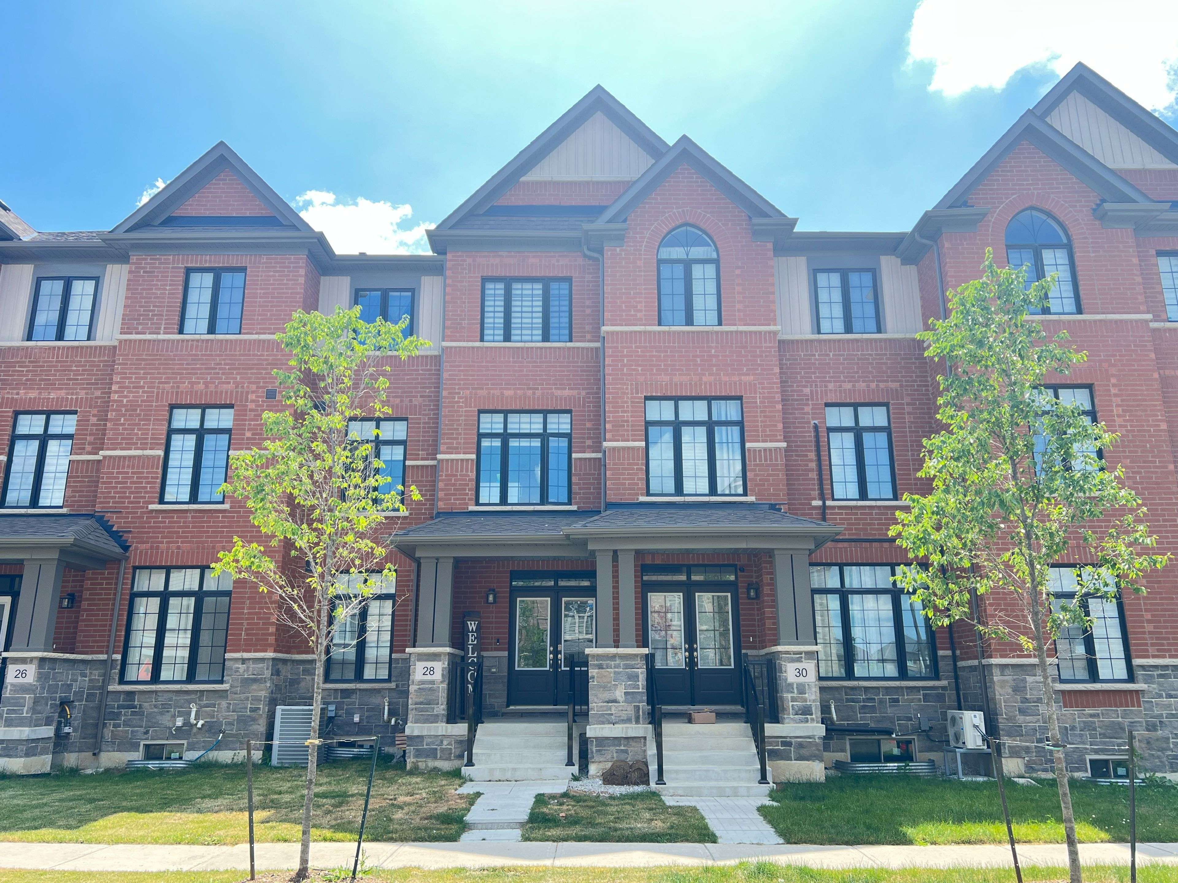 28 Petch AVE, Caledon, ON L7C 0Y9