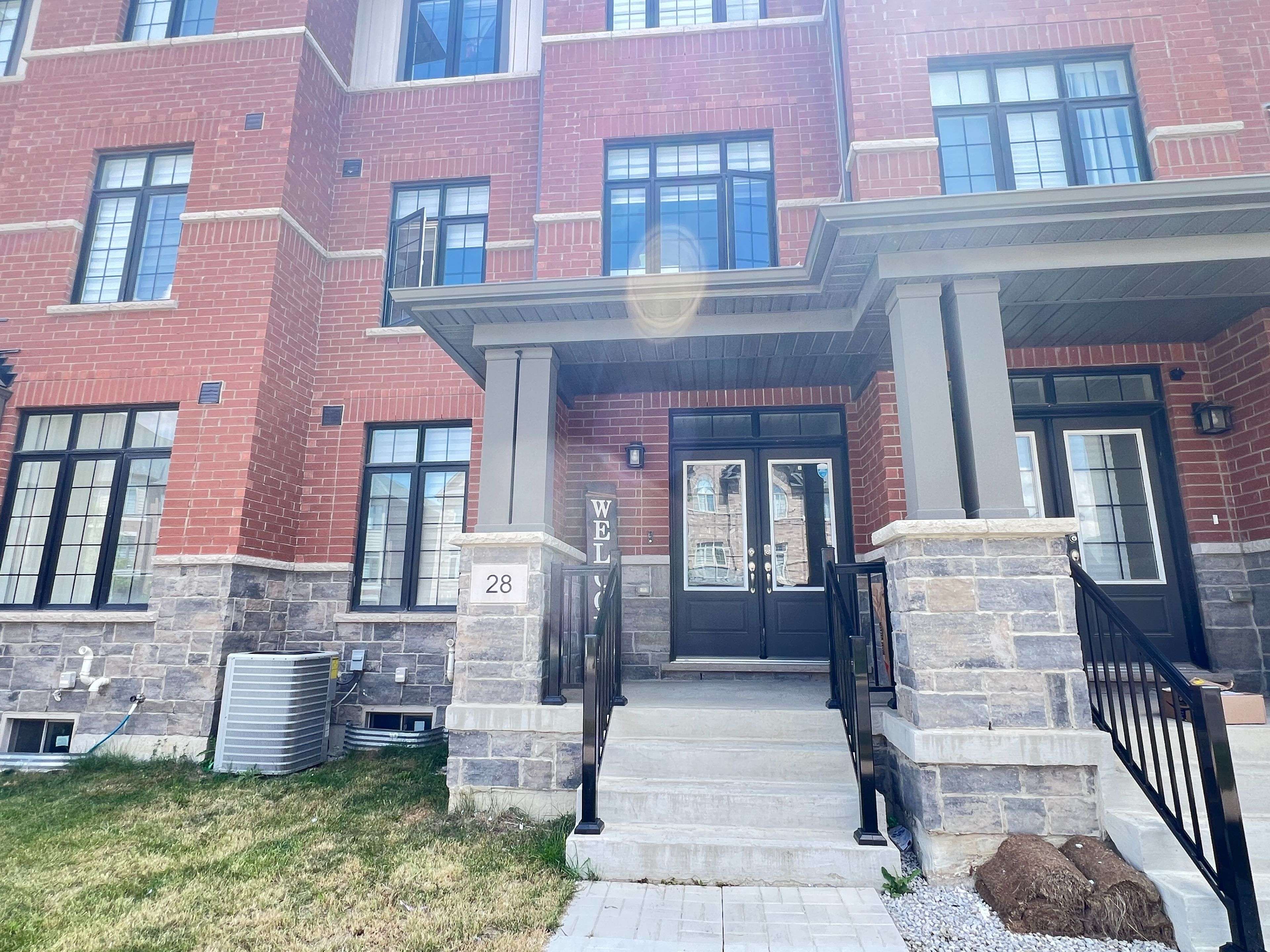 28 Petch AVE, Caledon, ON L7C 0Y9