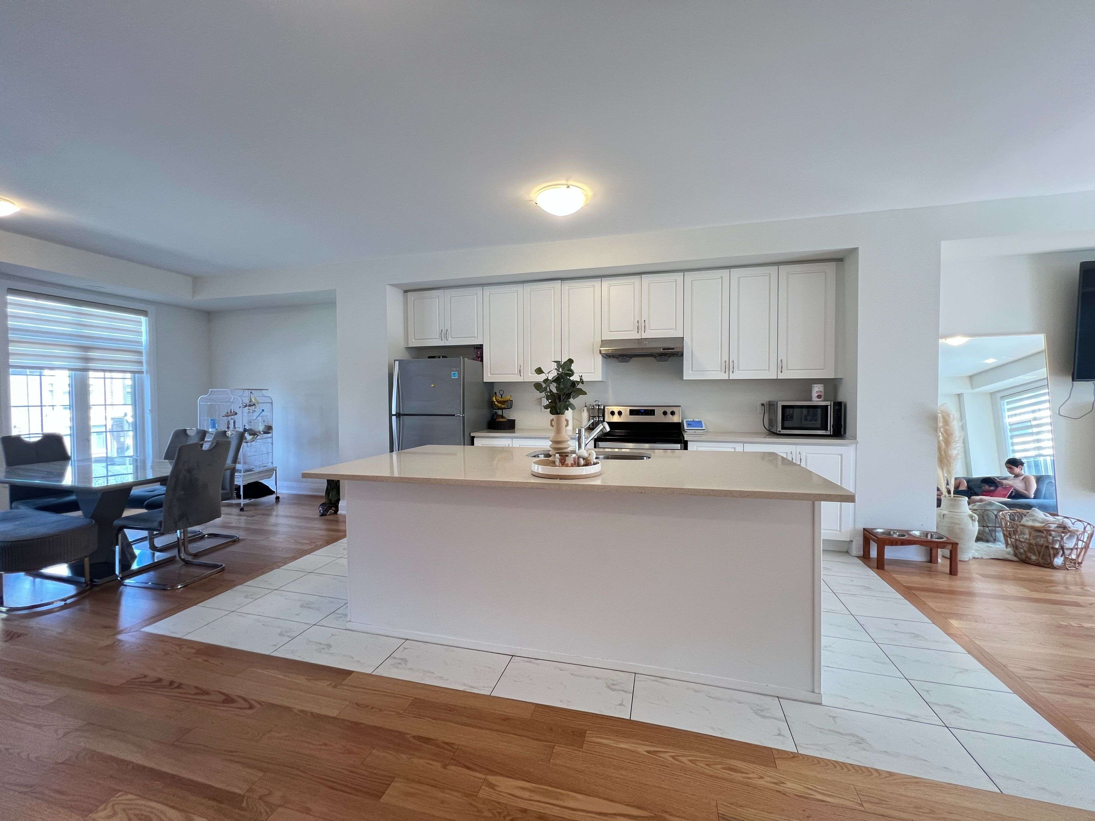 28 Petch AVE, Caledon, ON L7C 0Y9