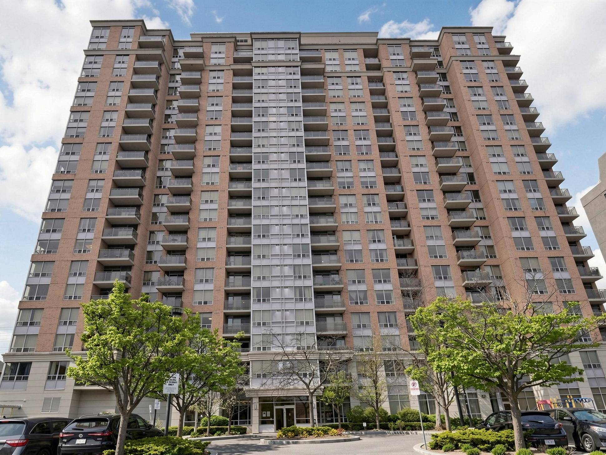 55 Strathaven DR #708, Mississauga, ON L5R 4G9