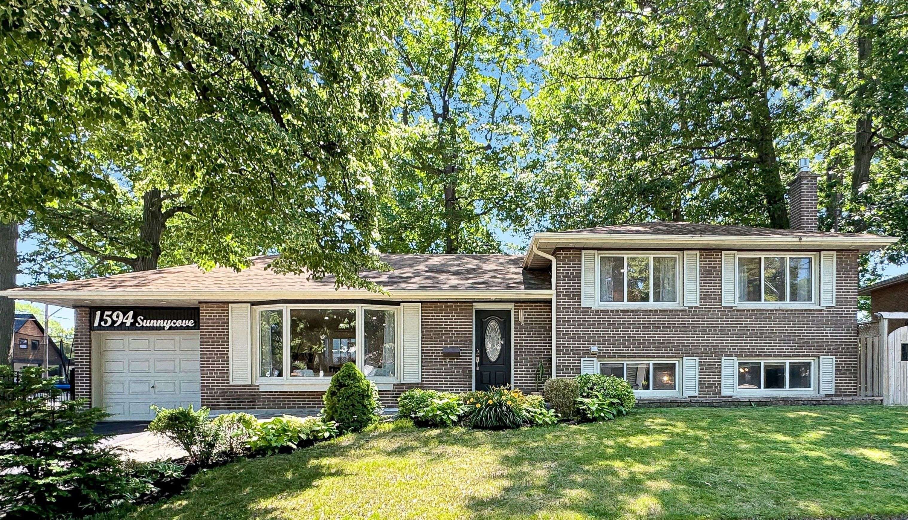 1594 Sunnycove DR, Mississauga, ON L4X 1B5