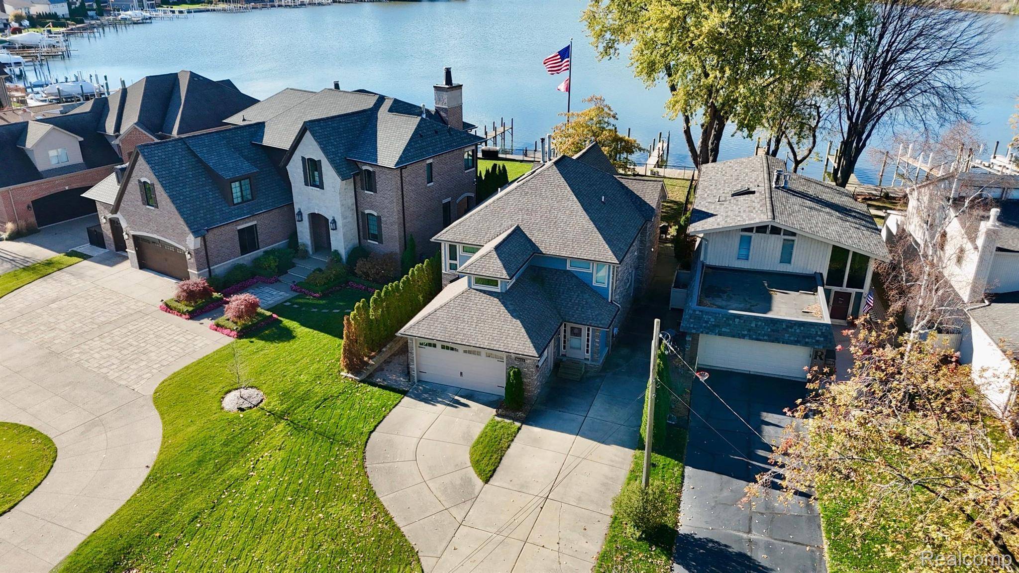 38653 LAKESHORE DR, Harrison Twp, MI 48045