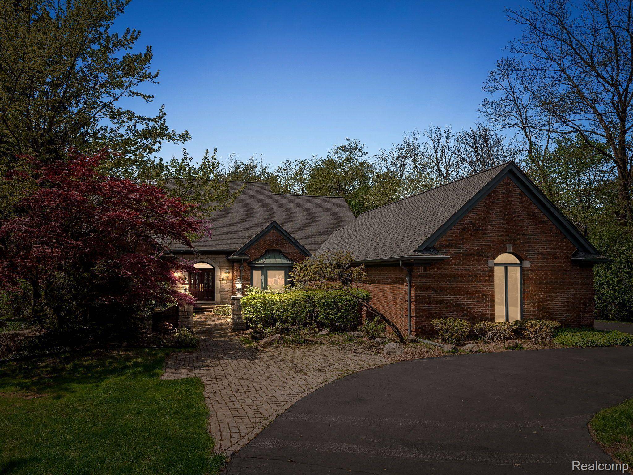 1347 N CARILLON, Bloomfield Twp, MI 48302