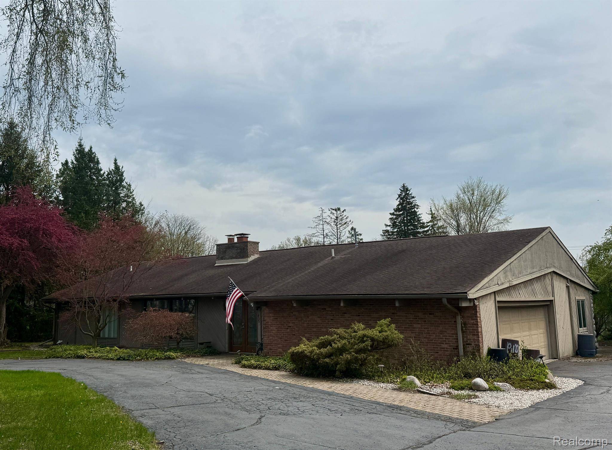 3855 Lincoln RD, Bloomfield Twp, MI 48301