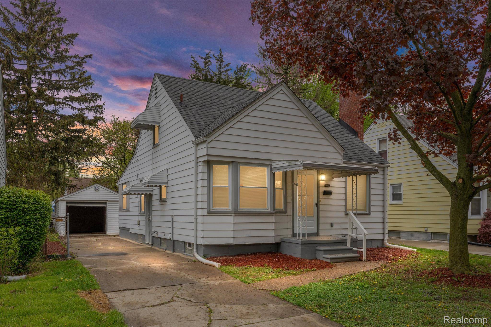 20000 ROSCOMMON ST, Harper Woods, MI 48225