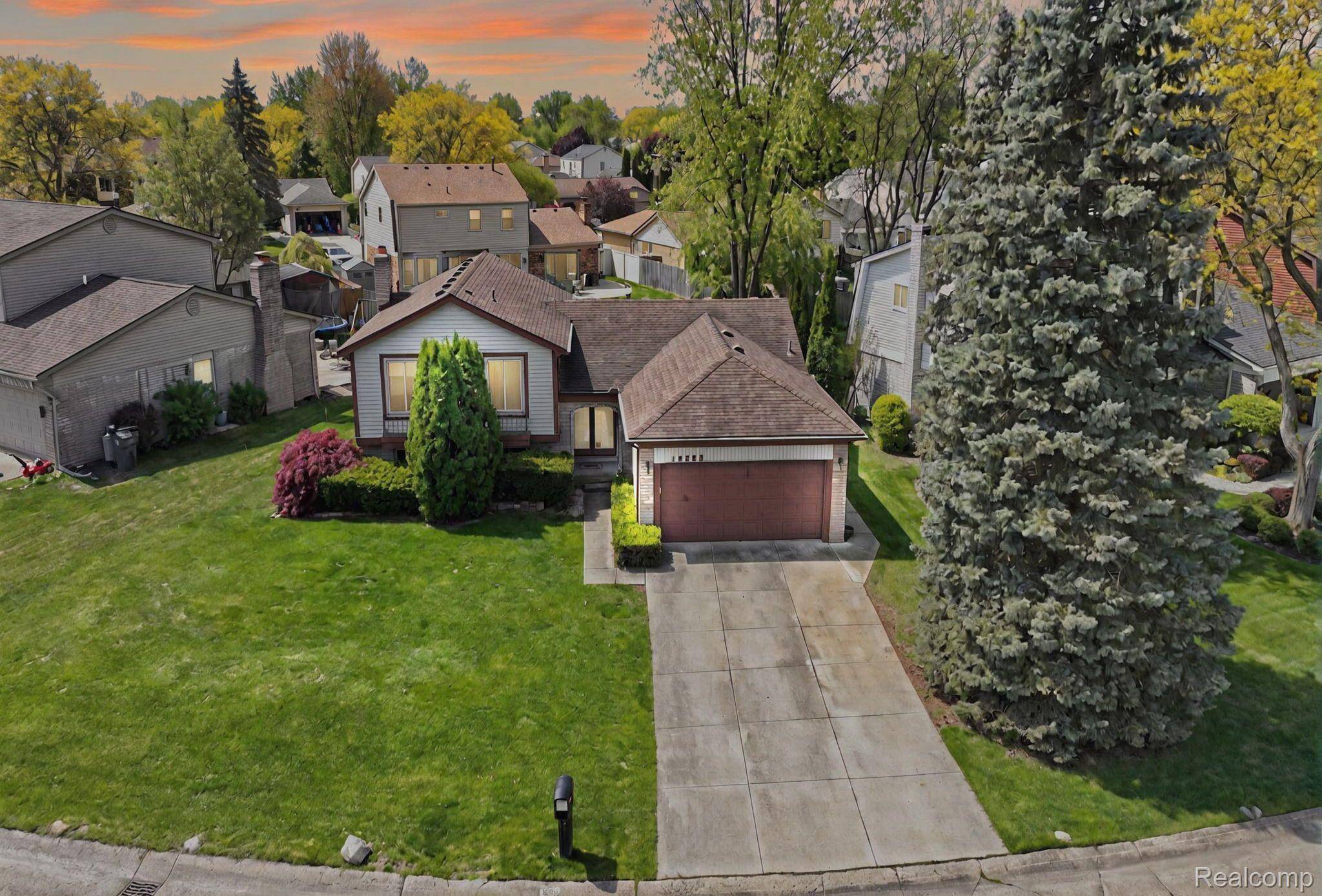 15690 Grainger DR, Clinton Twp, MI 48038