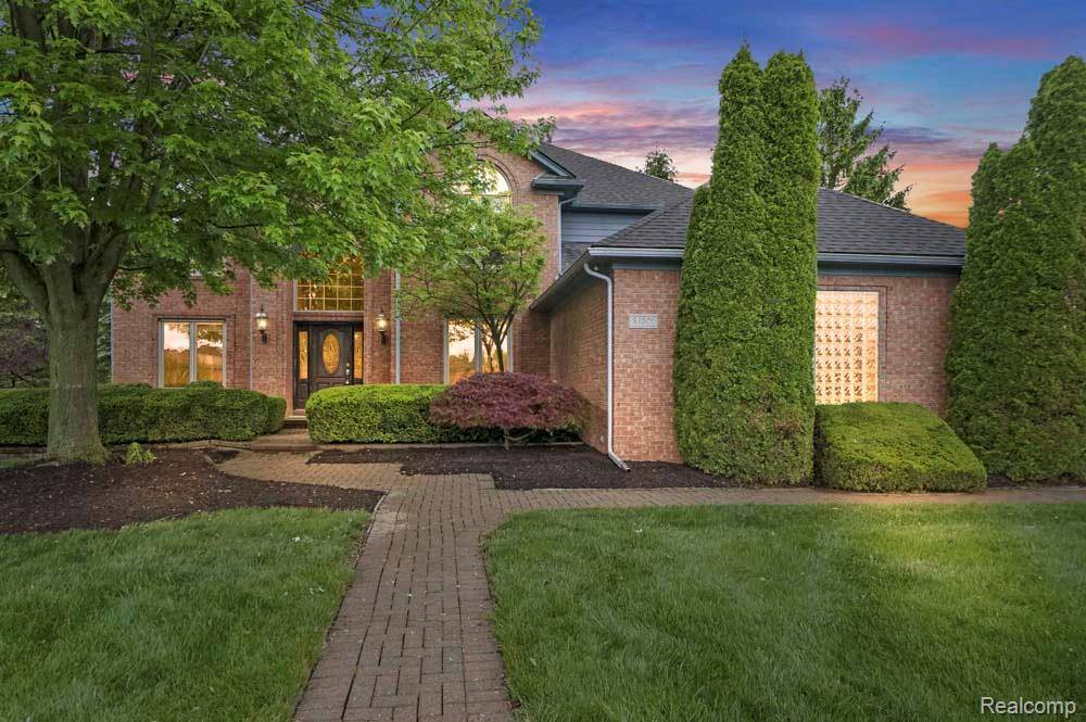 34301 W Hill DR, Chesterfield Township, MI 48047
