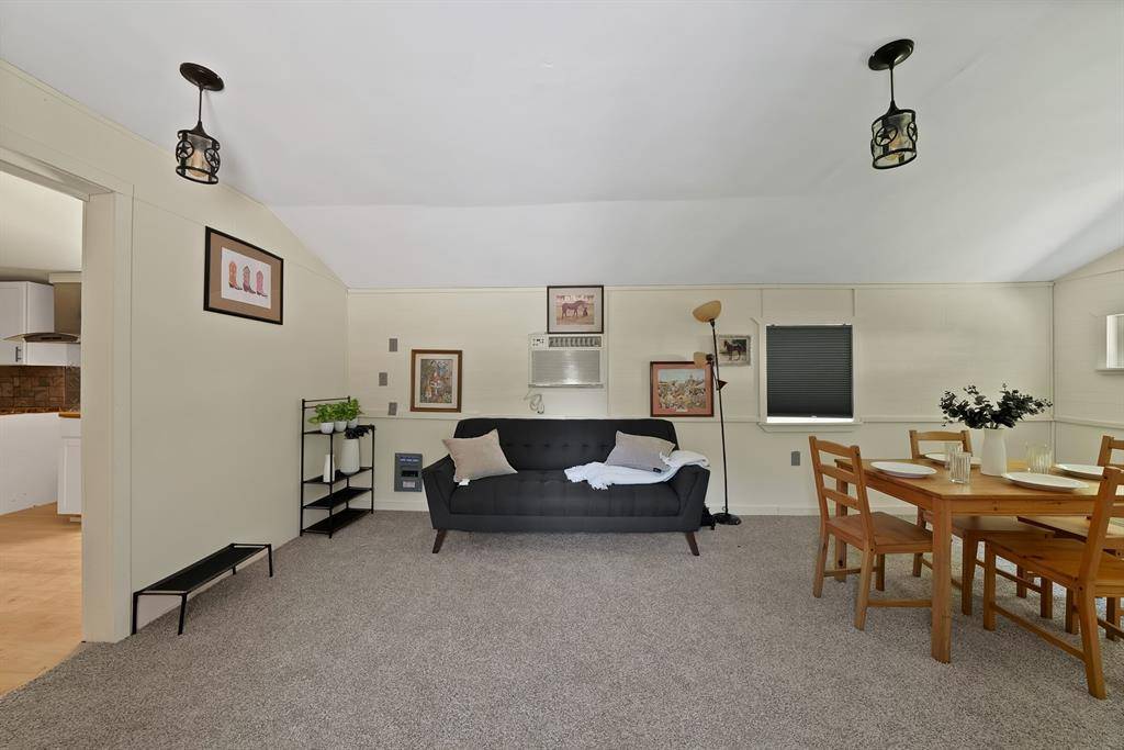 2916 E Briarwood Street, Granbury, TX 76048