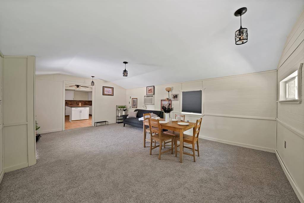 2916 E Briarwood Street, Granbury, TX 76048