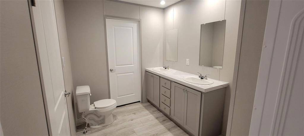 3408 Woodlake Drive, Granbury, TX 76048