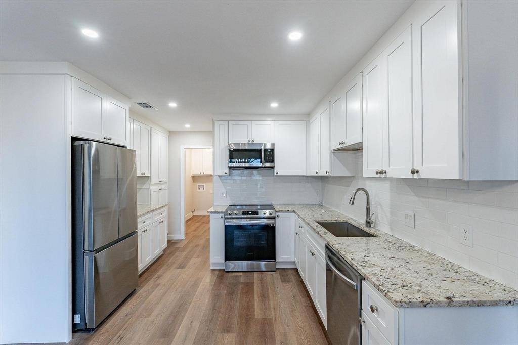 2105 Castle Oaks Drive, Arlington, TX 76012