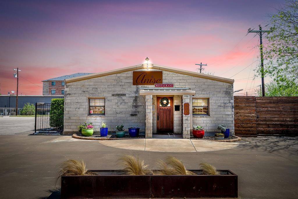 605 Calinco Drive, Granbury, TX 76048