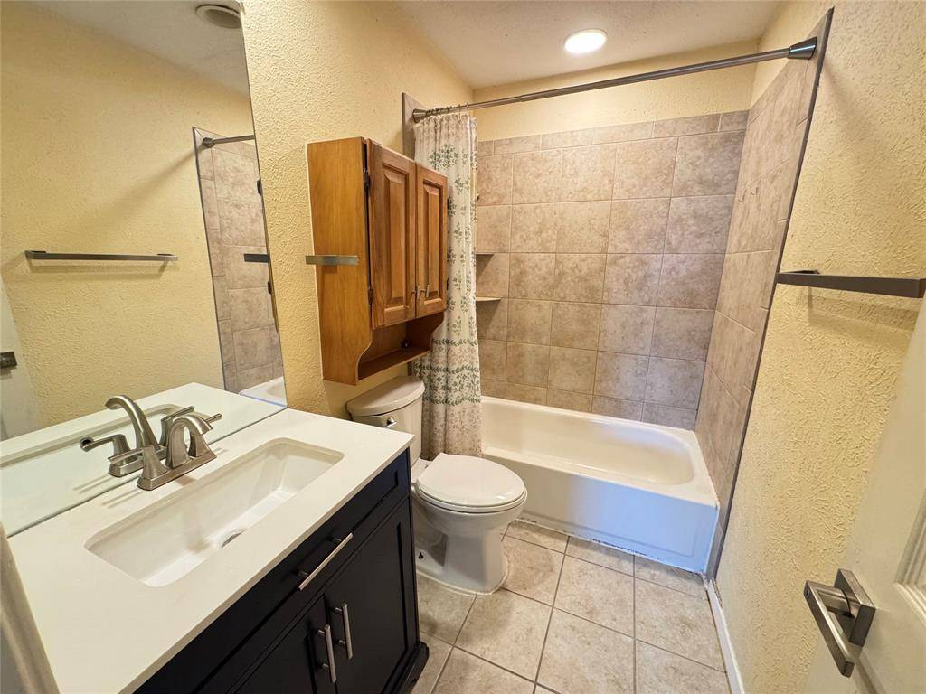 2610 Fallcreek Circle, Carrollton, TX 75006