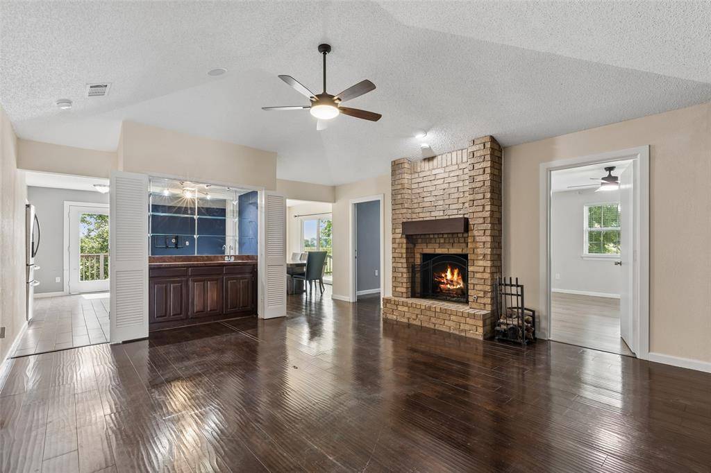 801 Country Club Place, Grand Prairie, TX 75052