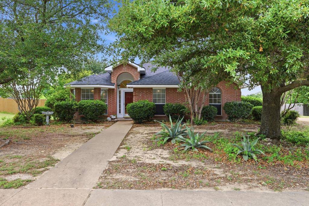 921 High Point Drive, Midlothian, TX 76065
