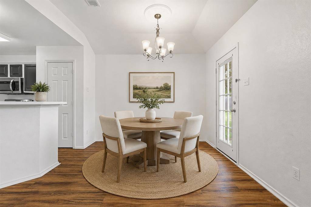 921 High Point Drive, Midlothian, TX 76065