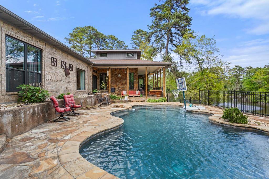 23677 Greenway Drive, Bullard, TX 75757