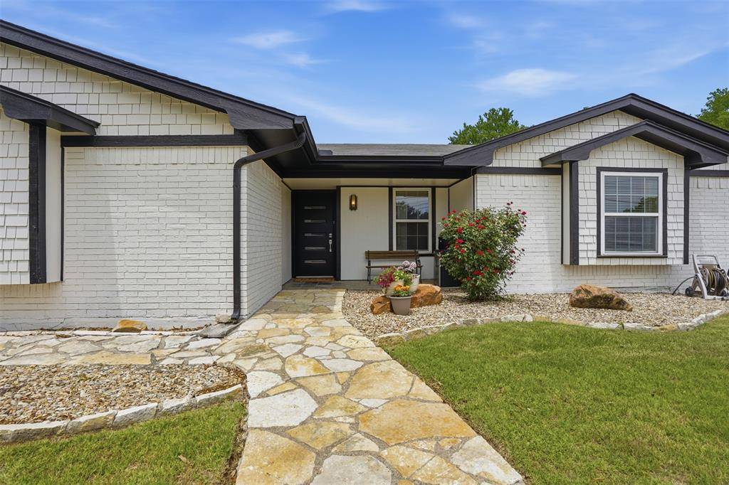 6514 Circo Drive, De Cordova, TX 76049